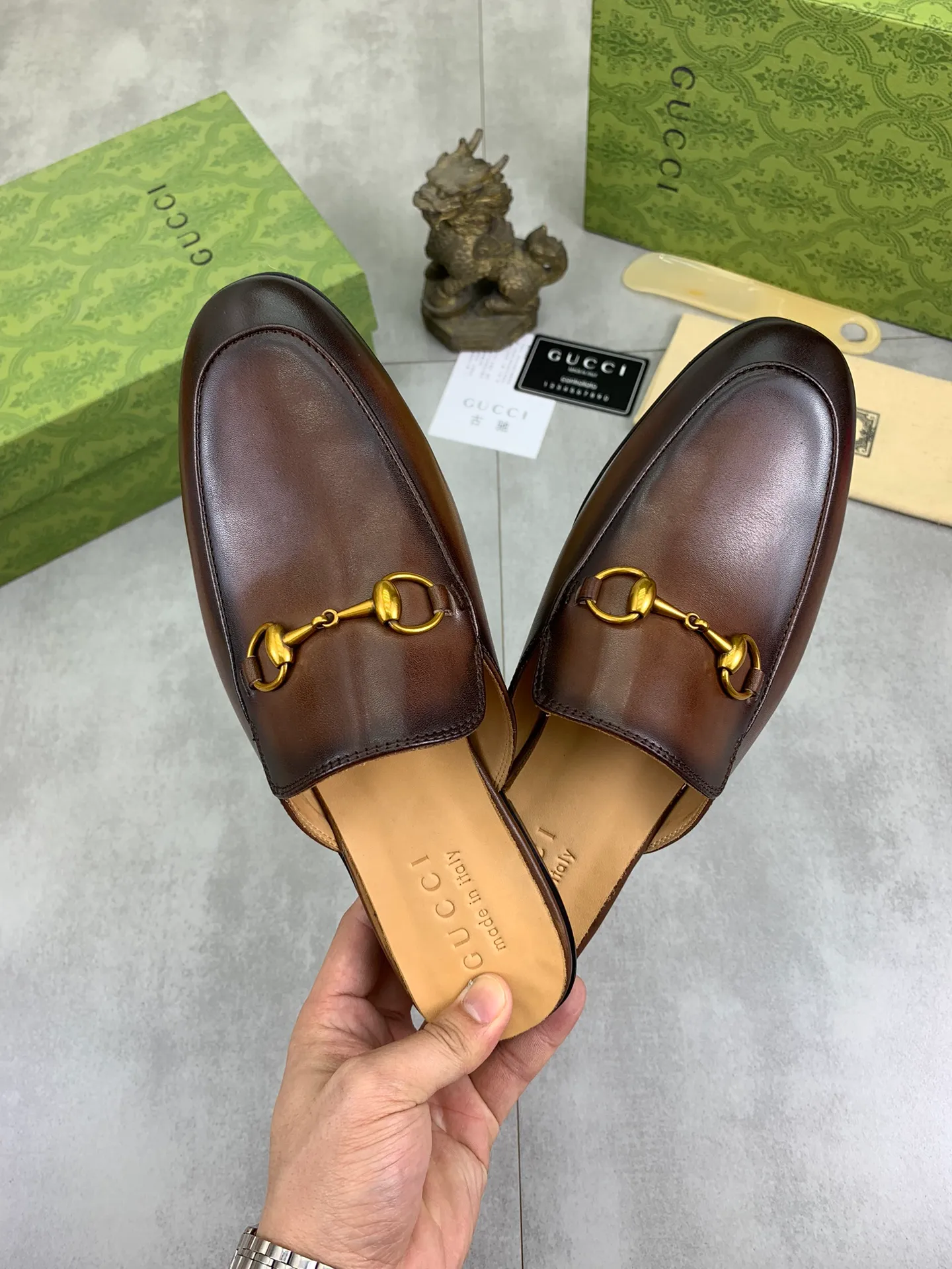 Men's Men's Shoes💰P480💰【New Style】Water-dyed Niuli High Quality Gucci half-drag business leather shoes hot selection (Gucci) official website latest Gucci half-drag 🎁 business leather shoes, hot style 💥 simple and elegant style, exclusive for trendy men. Unique official website latest brand original double G embossing Elements 👑 Original Gucci decoration, fashionable and elegant, fabric original calfskin ✅ Fully imported first-layer cowhide lining, official website designated wear-resistant, rubber business outsole, classic model taken at the counter in real life 🎬Number: 38-44 (45 46 customized) 2⃣️colors available
